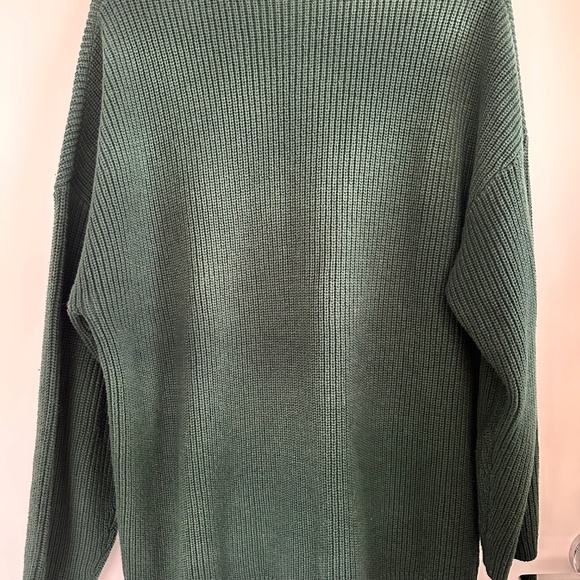 BNWT OVERSIZED SWEATER - FOREST GREEN XS - Picture 3 of 3